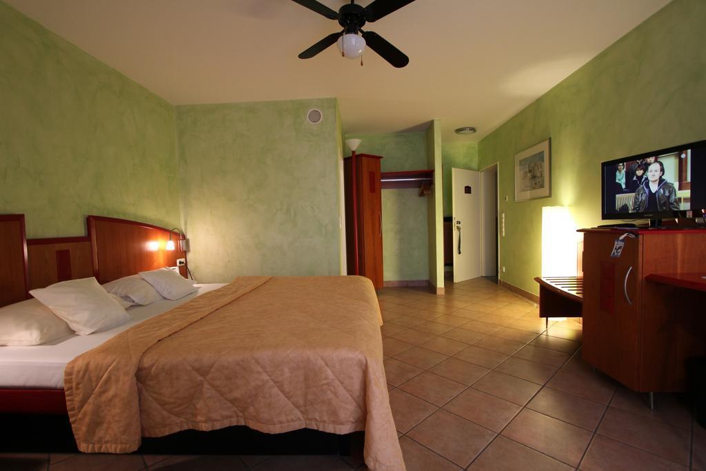 קלן Hotel Mado חדר תמונה