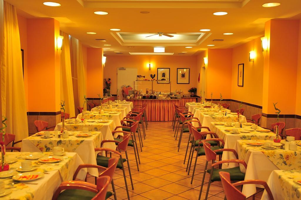 קלן Hotel Mado מראה חיצוני תמונה